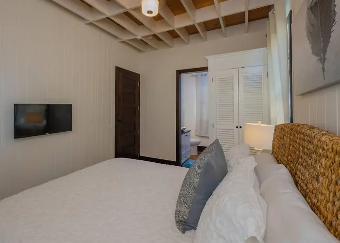 Athena's Mahogany House And Mistico Club Boat Shuttle San Pedro (Ambergris Caye)